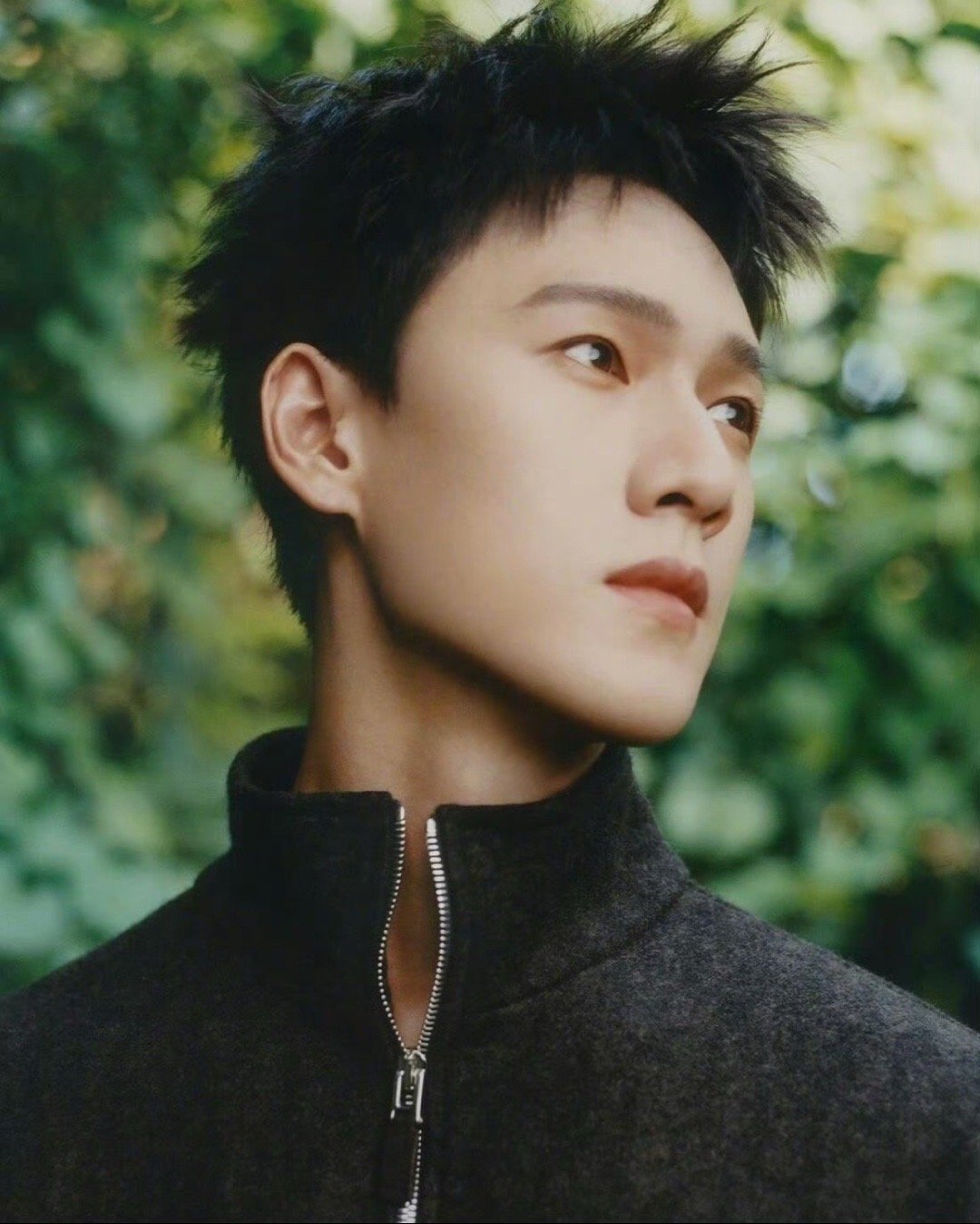 李昀锐最新品牌大片，在小森林里的小林，我只有一个字，那就是帅！！！！！！[爱心]