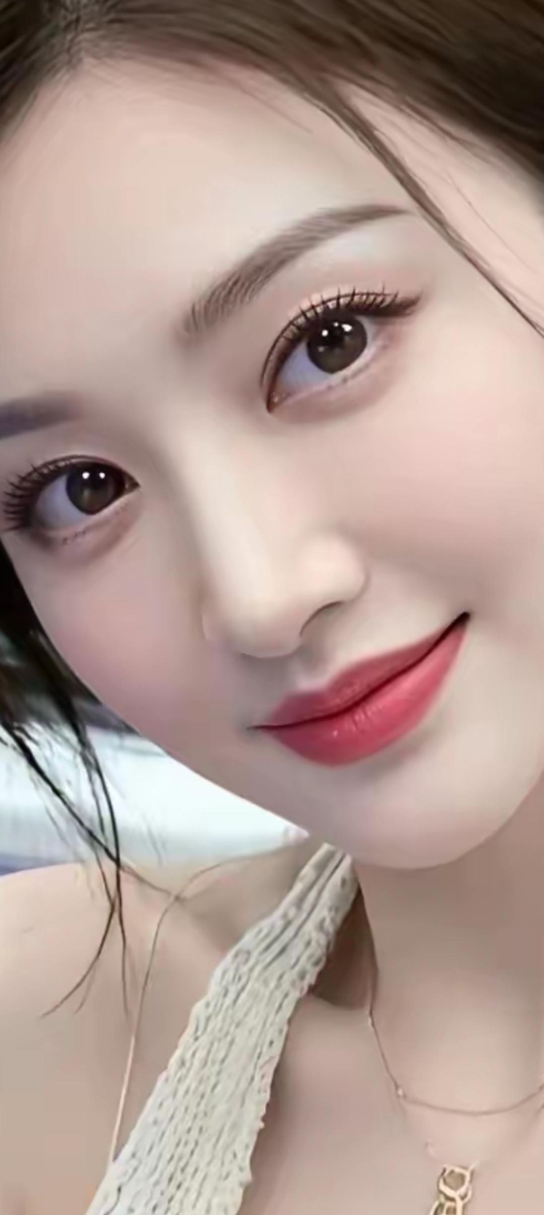 甜美笑容，温柔眼眸，清新自然，女神范儿十足！😊✨