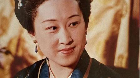 李凤英走了。她一生淡泊名利，生前从未接受过专访，也从未公开过家庭私事，低调到连她