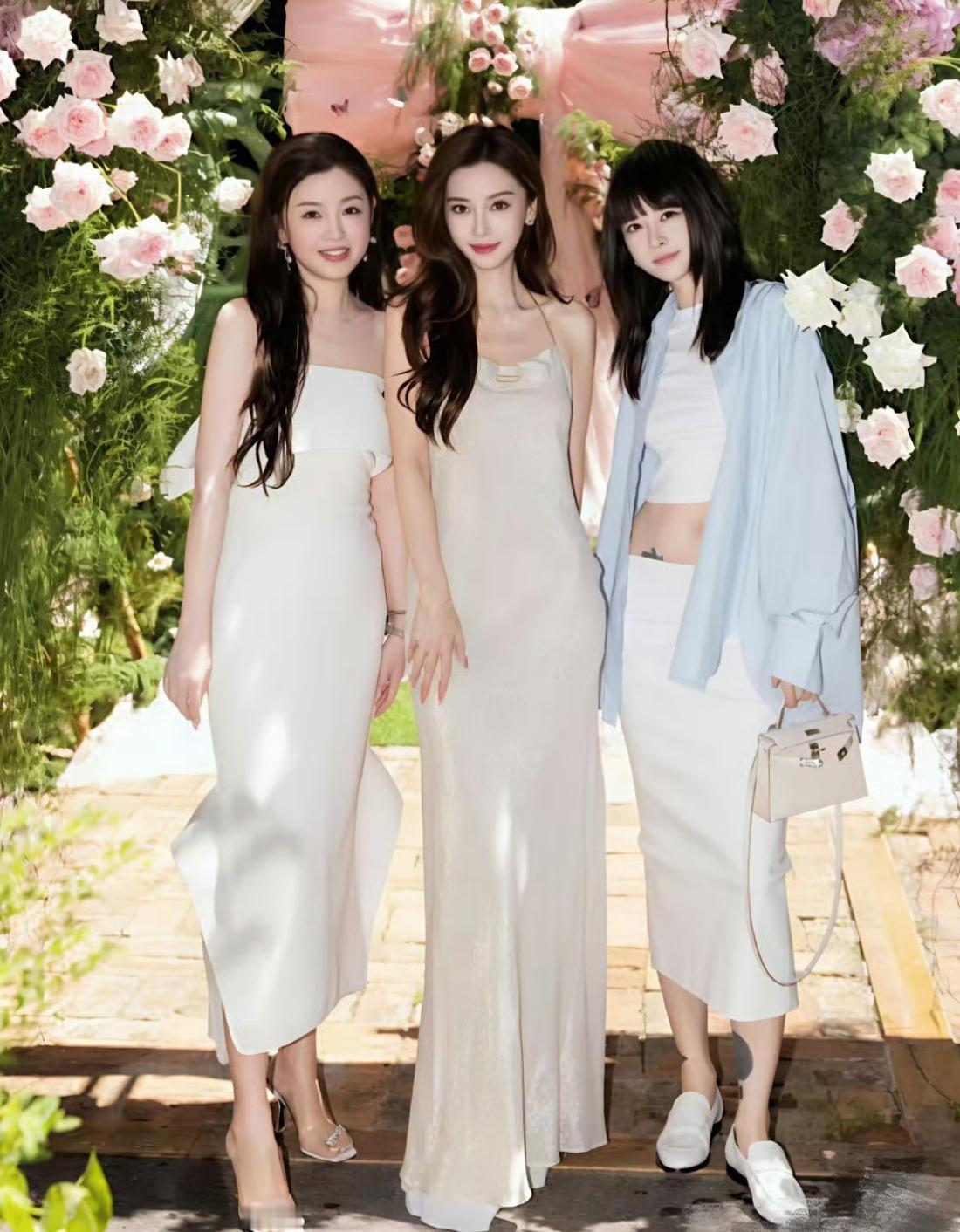Angelababy参加闺蜜生日宴，啊啊啊美神降临！谁看了这张脸不迷糊[哭哭]​