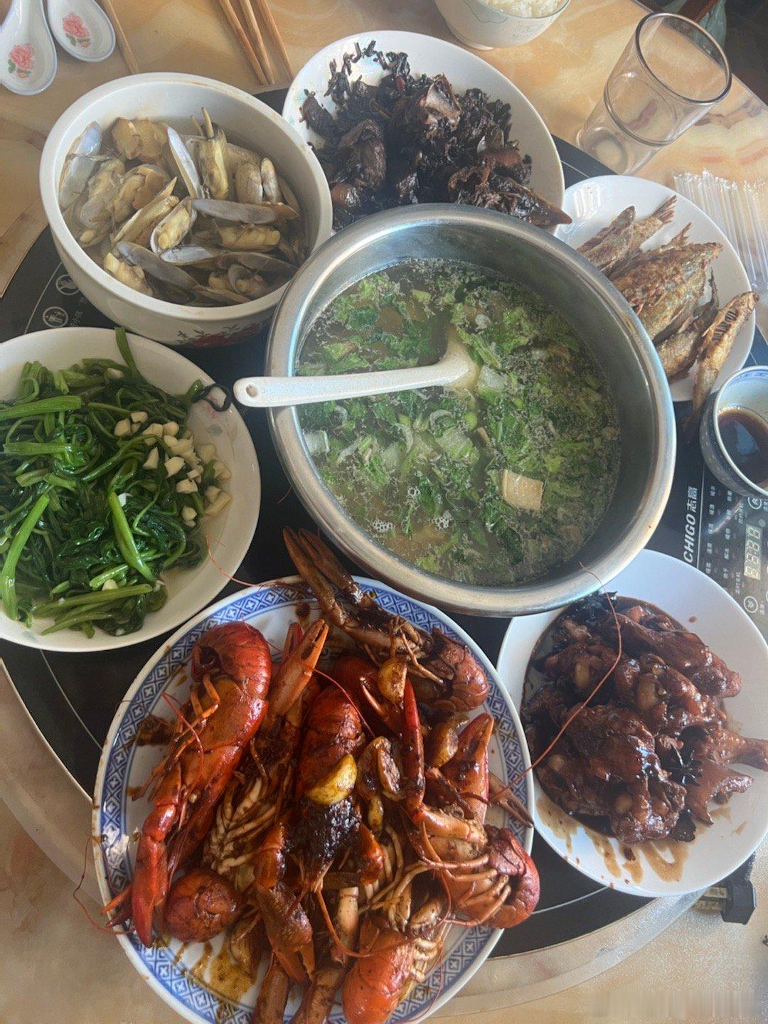 周六不用煮，有人煮就是幸福，开吃！