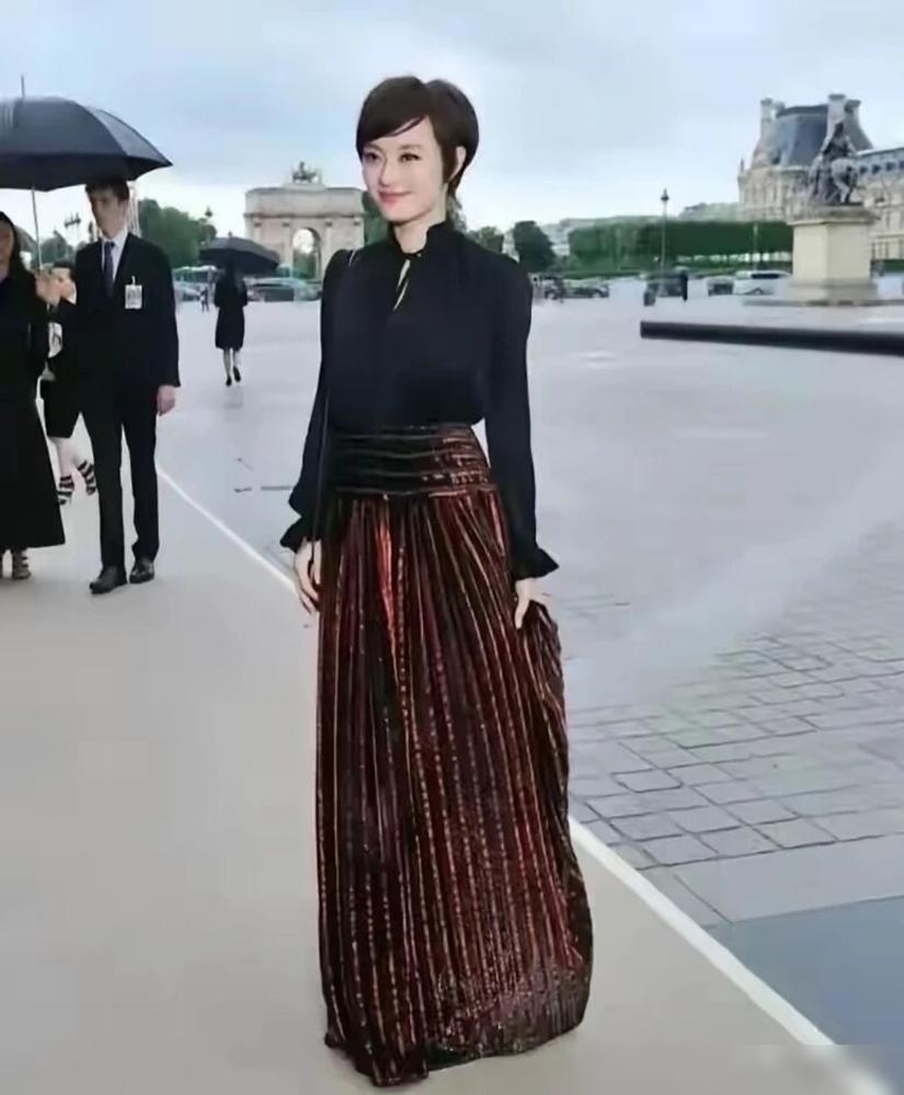42岁的孙俪在国外红毯“杀疯了”！酒红金裙配上干练短发，那个曾经被嘲“大妈感”的