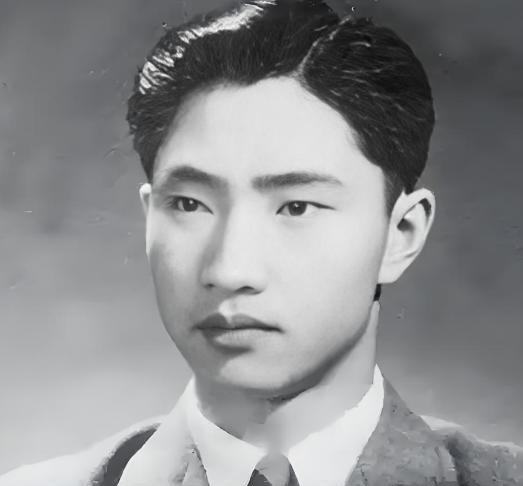 1988年，一位身材瘦削、白发苍苍的老人走进了北京市公安局，而手里拿的绝密文件，
