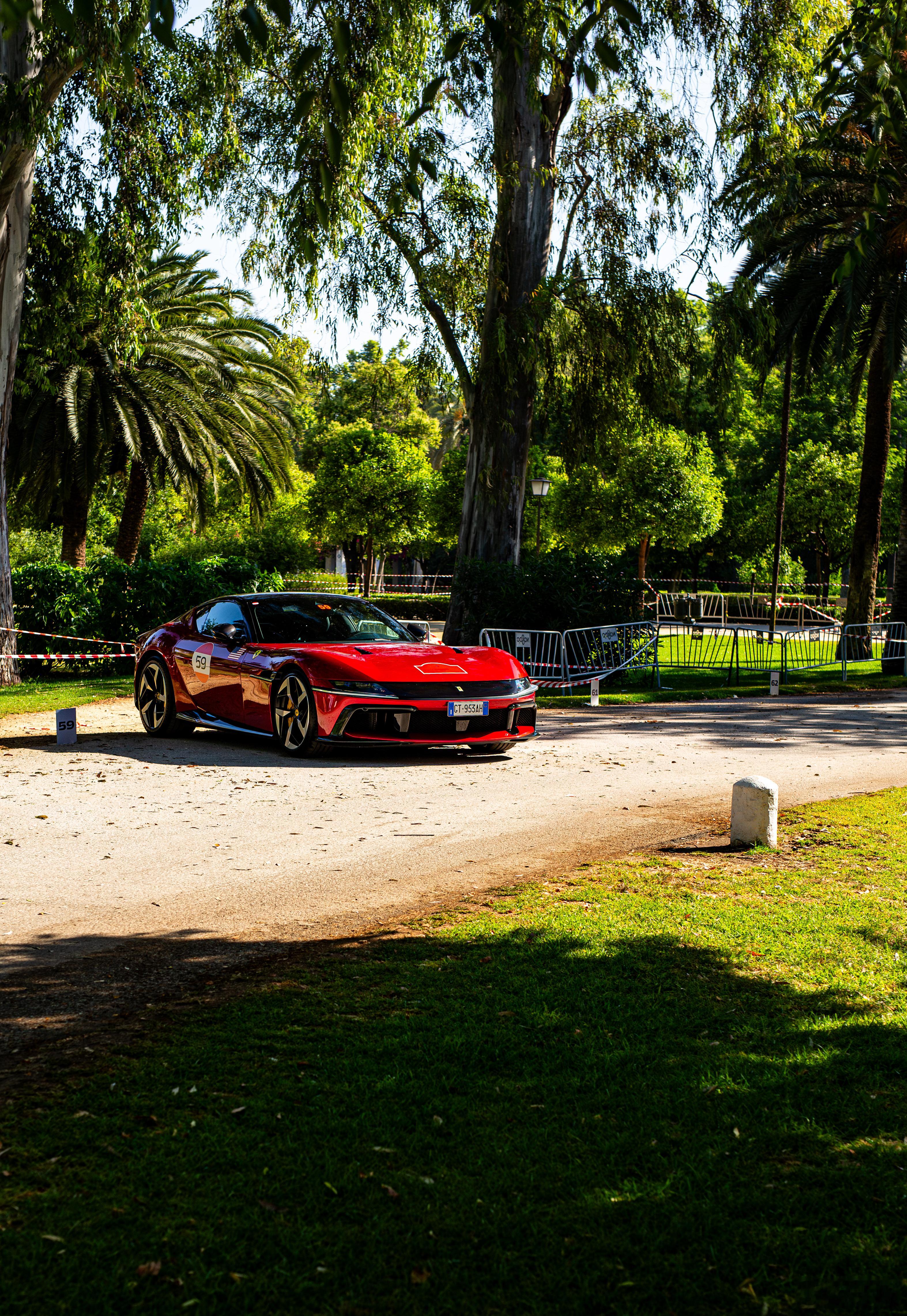 法拉利虽然这两年在抽象道路上越走越远但见到实车的那一刻没人会不说出那句Shu