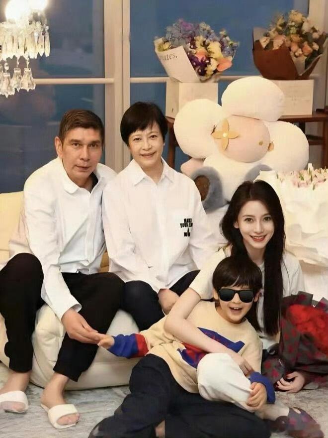 黄晓明老了之后会有遗产大战吗网友这脑洞也太超前了吧！叶珂刚官宣生娃，就操心起黄晓