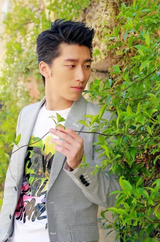  窦骁菜市场宠妻，细节杀?我！窦骁才是“情绪价值天花板”！菜市场细节甜晕全网