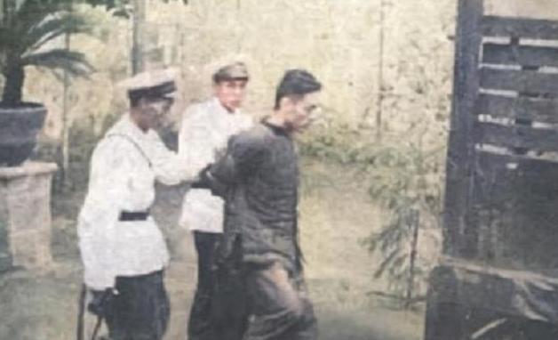 1955年，一个劳模接到通知前往区政府领奖，结果刚一进门就听到一句“杨进兴!