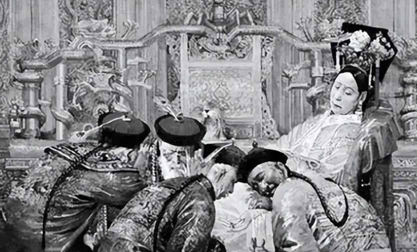 1908年，慈禧临死前一刻，太监看她马上不行了，赶紧给她喝了一碗海龟汤，吊着最后