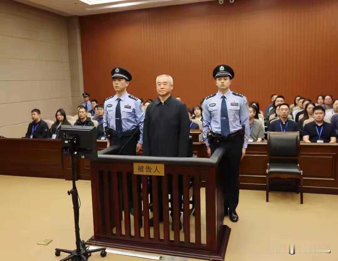 不敢想啊，高官退休后还可以贪这么多！很多人固有认知里，官员离任退休，手里不