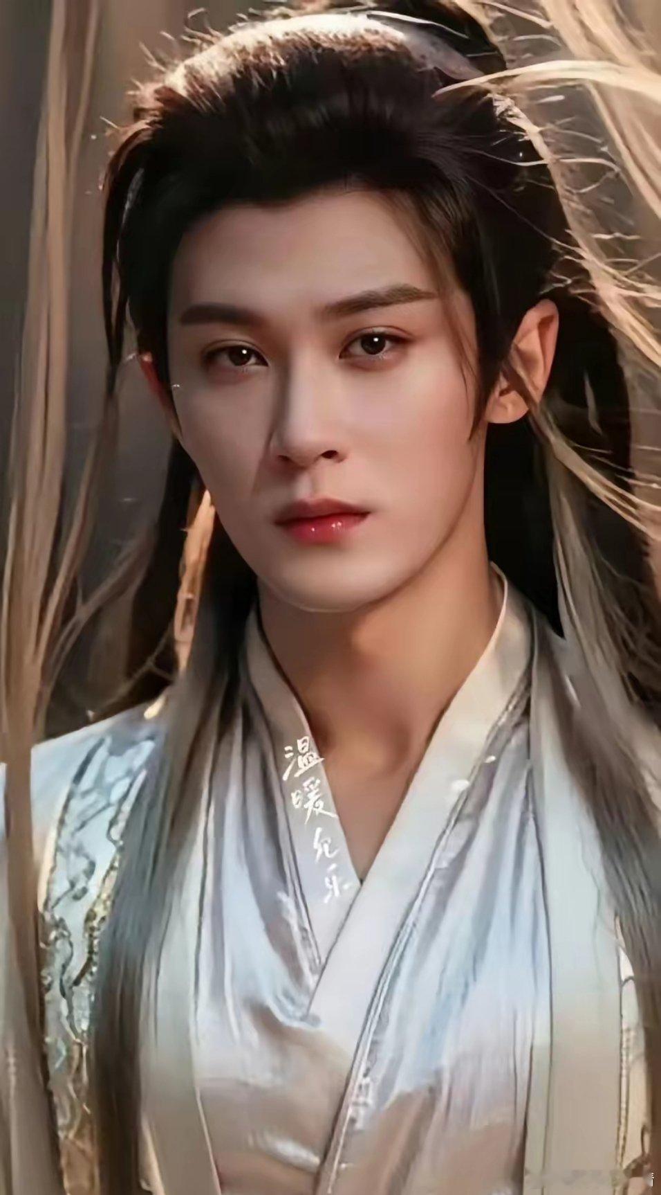 没想到檀健次传个古装饼的瓜，一些人反应比粉丝还大，真粉丝倒是稳如泰山，秉承非官宣