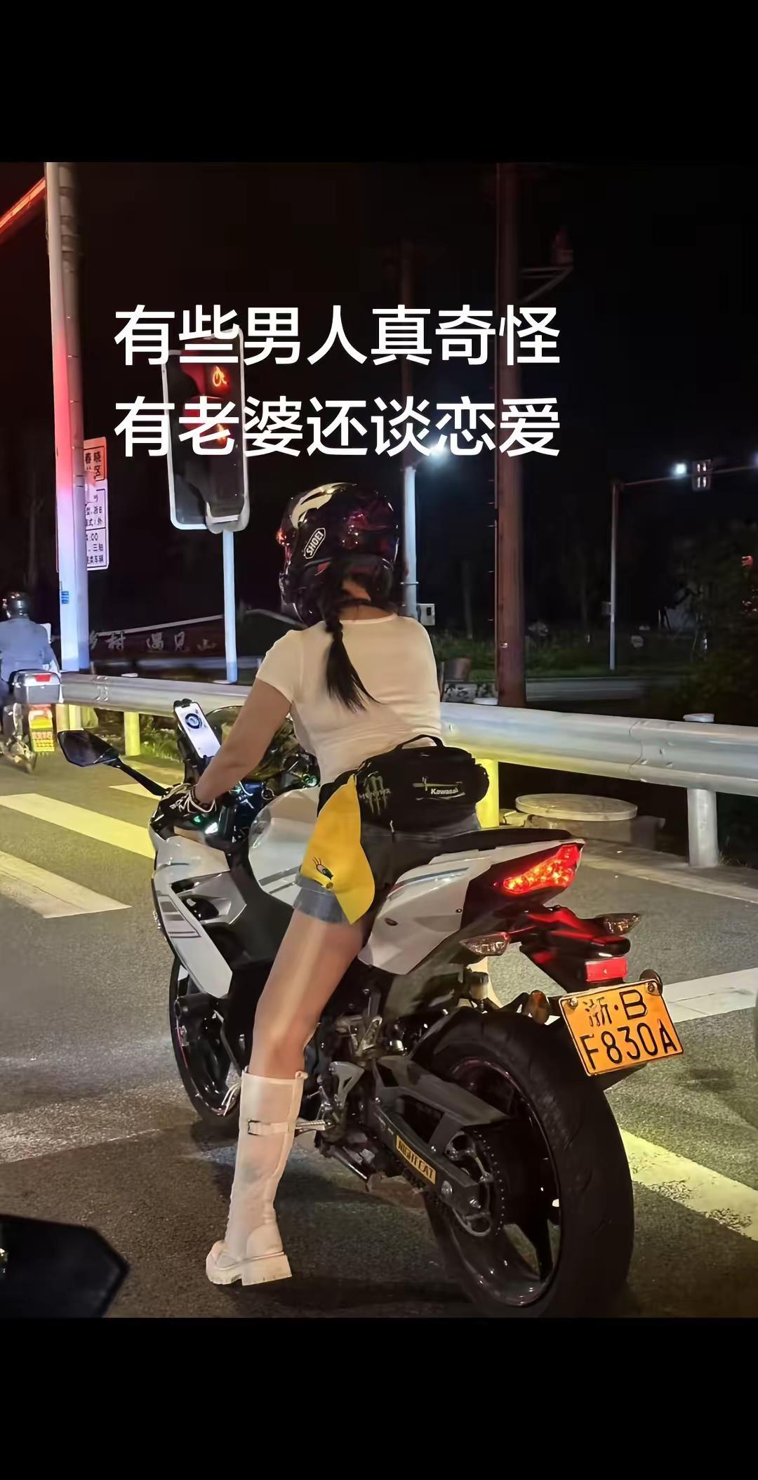 确实挺奇怪的哦😊