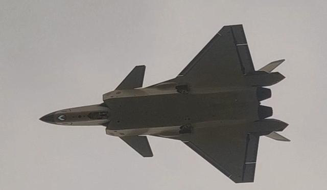 真正的满血版歼20A，即换上WS-15改珠峰版歼20已经量产了！之前版本装备的W