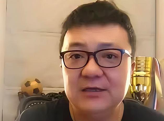 中国足球最大的笑话，不是输球，是自己人打自己人董路6月10号晚上直播的时候说