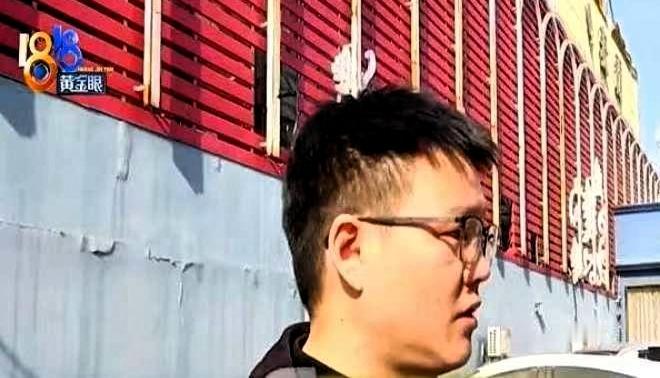 买了条假烟，你第一反应是啥？回去骂街？宁波有位大哥，买了条烟是假的。他没当场