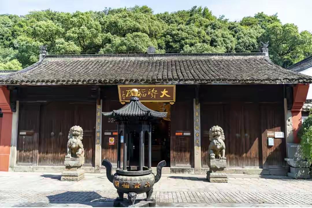 我有点弄不明白了，南宋枢密行府为什么不设在临安，而是设在镇江？张俊就在镇江枢密