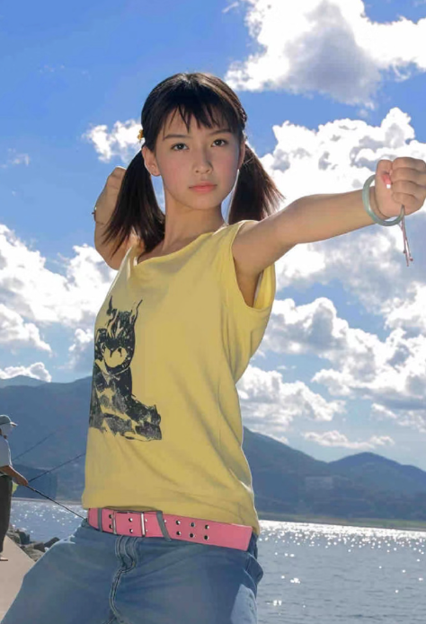 十五岁的angelababy拍的写真: