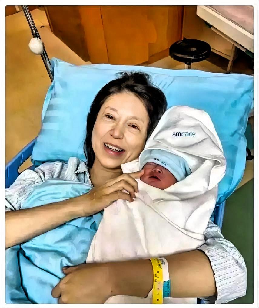 天呐！这得多大的勇气啊！昨天去医院看朋友家新生儿，同病房的产妇直接让我破防了
