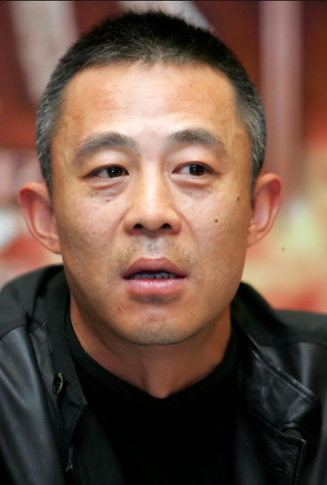 这个世界最搞不懂的人就是侯勇了。明明自己都59岁了，居然和三婚妻子生了个儿子。他