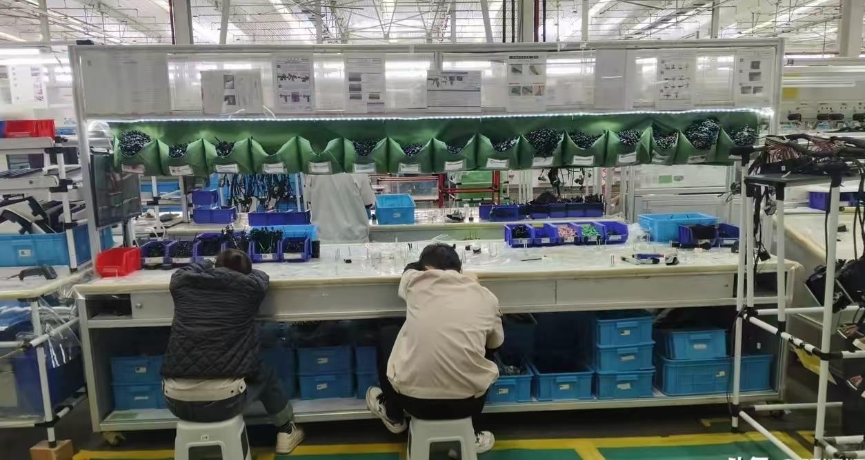 一个在特斯拉工作的亲戚给我打电话，说想到青岛来工作。这吓了我一跳，他的意思是在