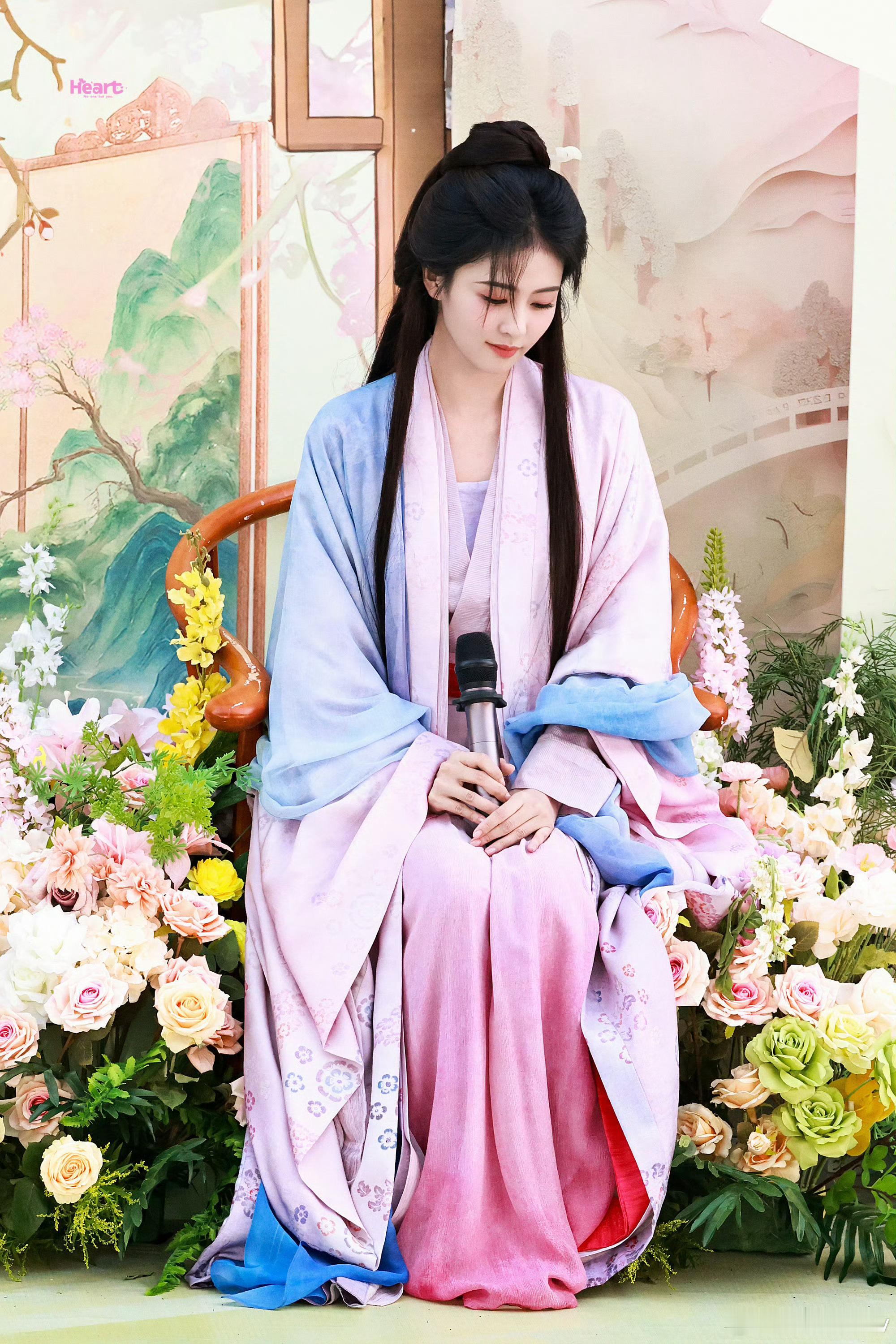 白鹿跑过来这段也太美了我的女孩朝我走来，这糖我自己先嗑了​​​