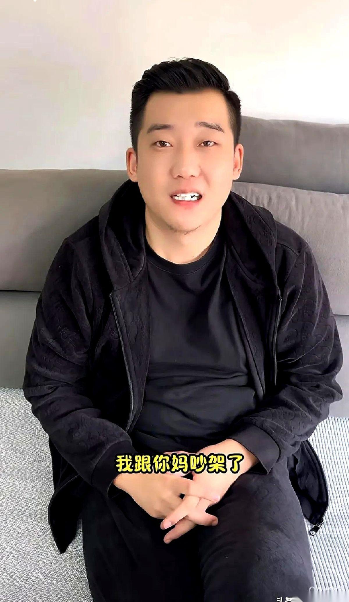 媳妇一进门，头垂着，声音里全是委屈：“我跟你妈吵架了。”她主动认错：“是我的问