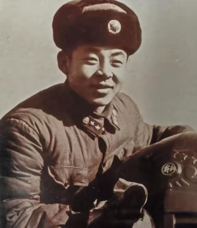 1962年，雷锋被木杆砸中头部不幸牺牲！40年后，现场鉴定人说出了事故细节：难以