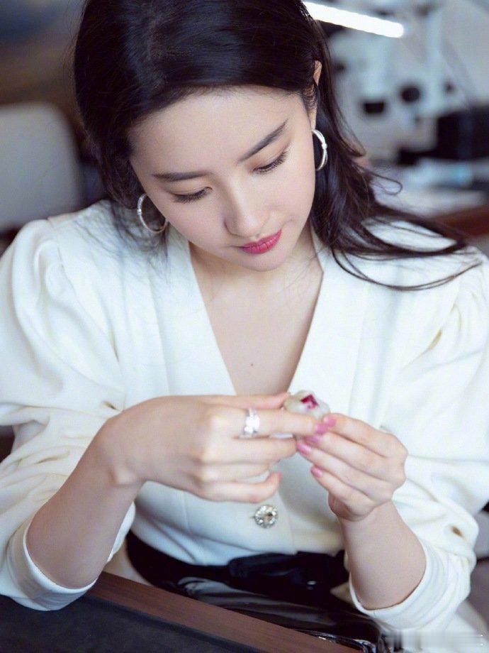 刘亦菲​​​理想中的优雅高贵​​​​