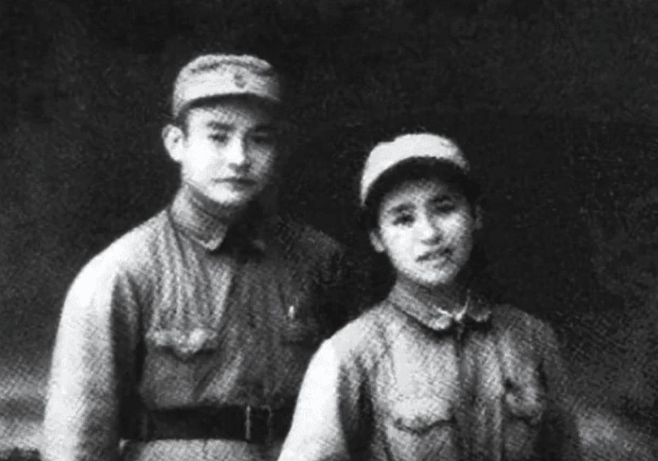 1942年，爱妻中弹牺牲，因妻子留下的“三个字”，他守节6年，相亲见3面，就要结