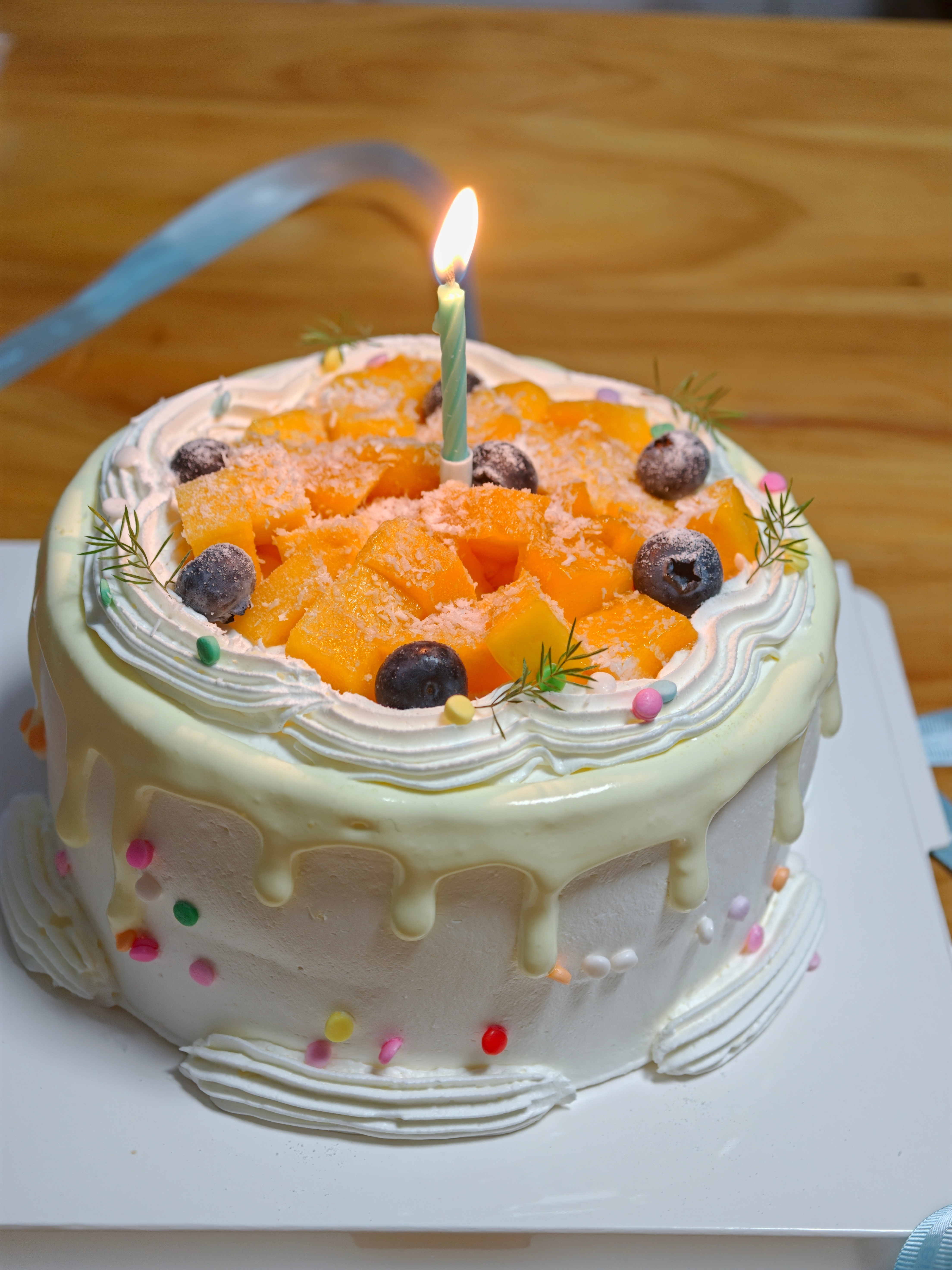 我的生日蛋糕～亮嫂说今年都没有给我准备生日礼物其实我想说有爱人相伴便是最好的礼物