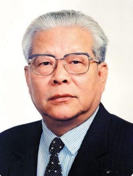 他49岁历任水利电力部、电力工业部副部长。58岁任北京市委书记，主政期间，牵头筹