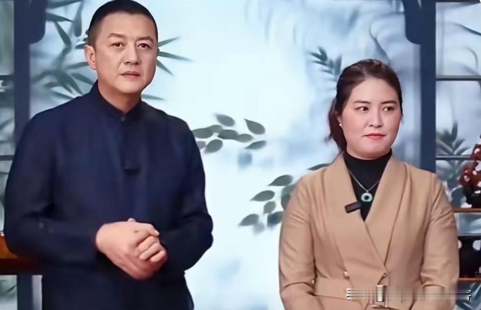 不久前李亚鹏的直播间发生了一件非常尴尬的事情，卖茶叶的女老板全程紧张，茶叶一抢而