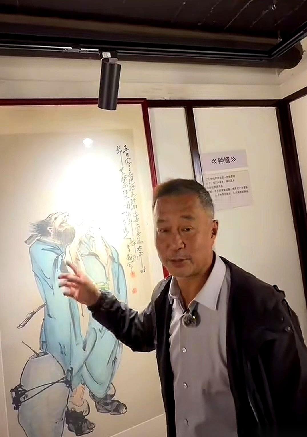 两千多公里。从上海到云南，就这么开着车，说走就走了。现在人还在高速上呢，像一