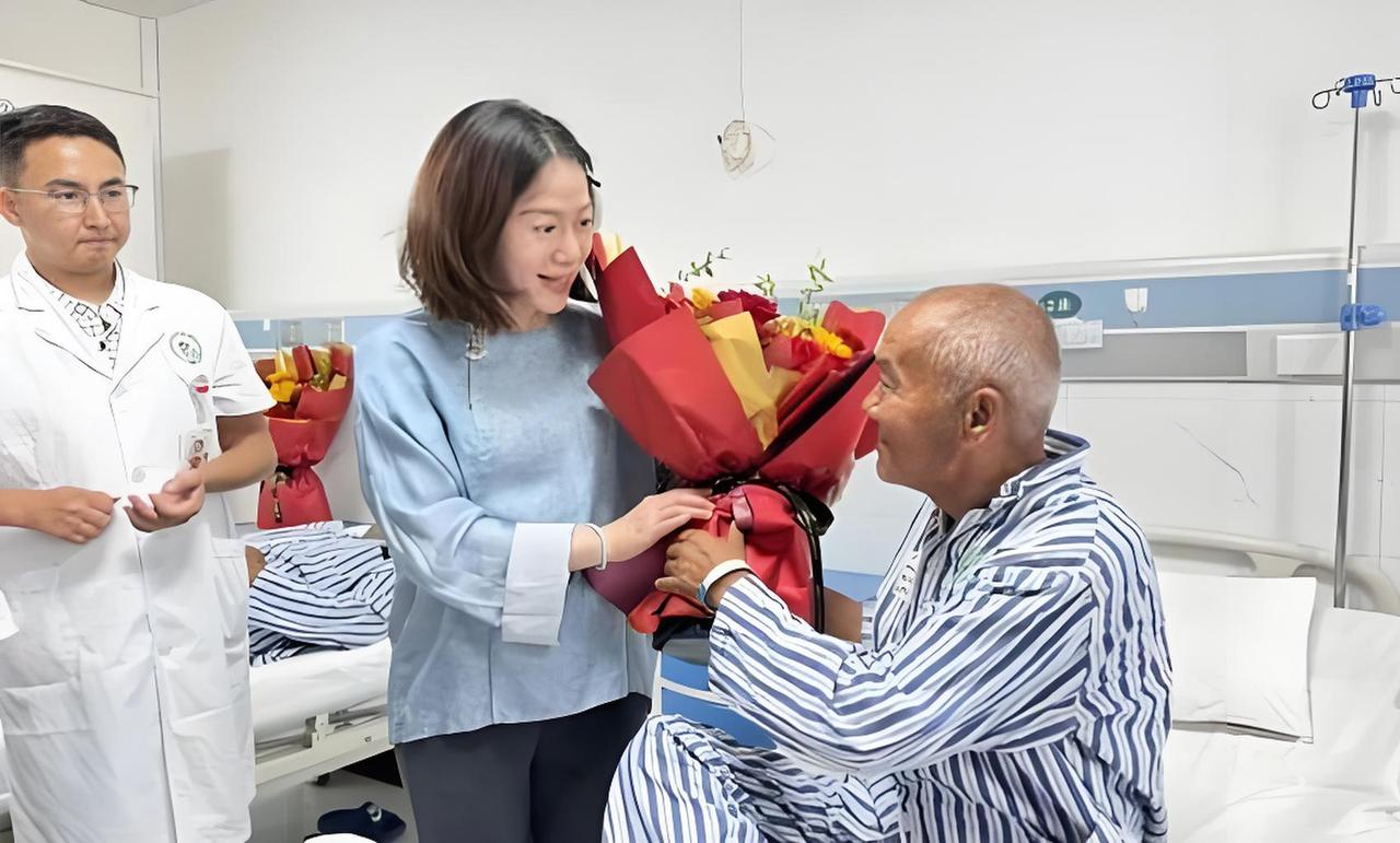 翁帆变了，比以前更有气质、更有神采了，她用一种新的方式表达对杨老的思念，延续对杨