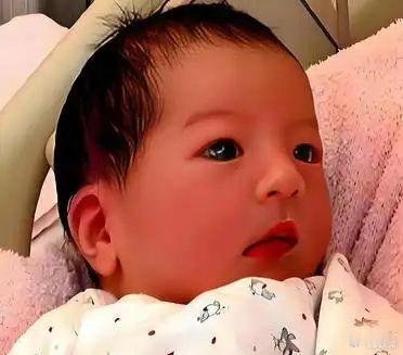 郭富城决定不再要孩子了，原因不是因为养不起，而是因为他给三个女儿取的名字——“咏