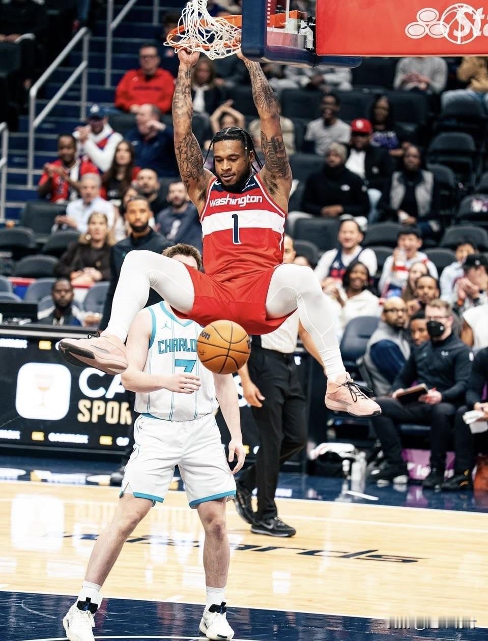 “白魔”惠特莫尔在奇才过得并不好，不知他是否后悔执意离开火箭！惠特莫尔一直不