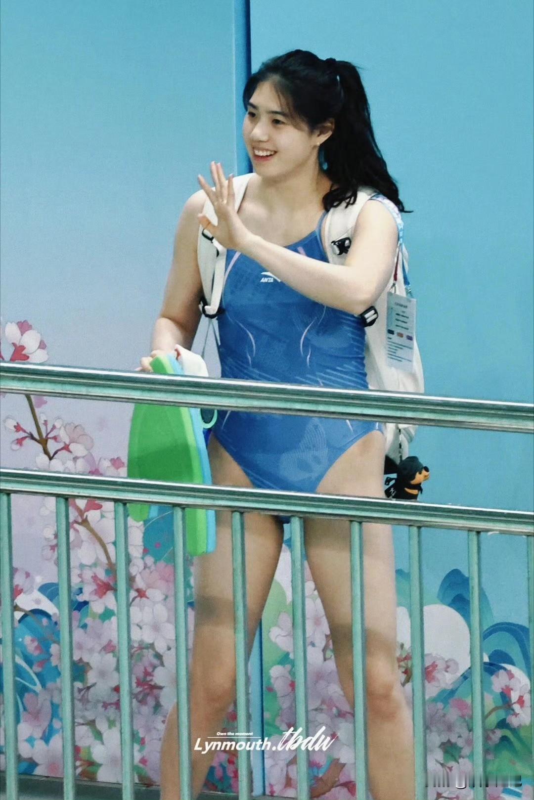 她这种健康气血超足的样子真的很符合我的审美！张雨霏青春洋溢女主角​​​