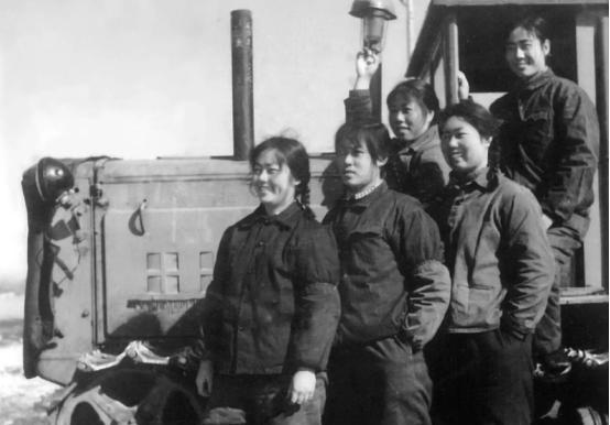 1973年，21岁知青赵德成返城之际，女友紧紧拉着他衣袖说：“我怀孕了。”赵德成