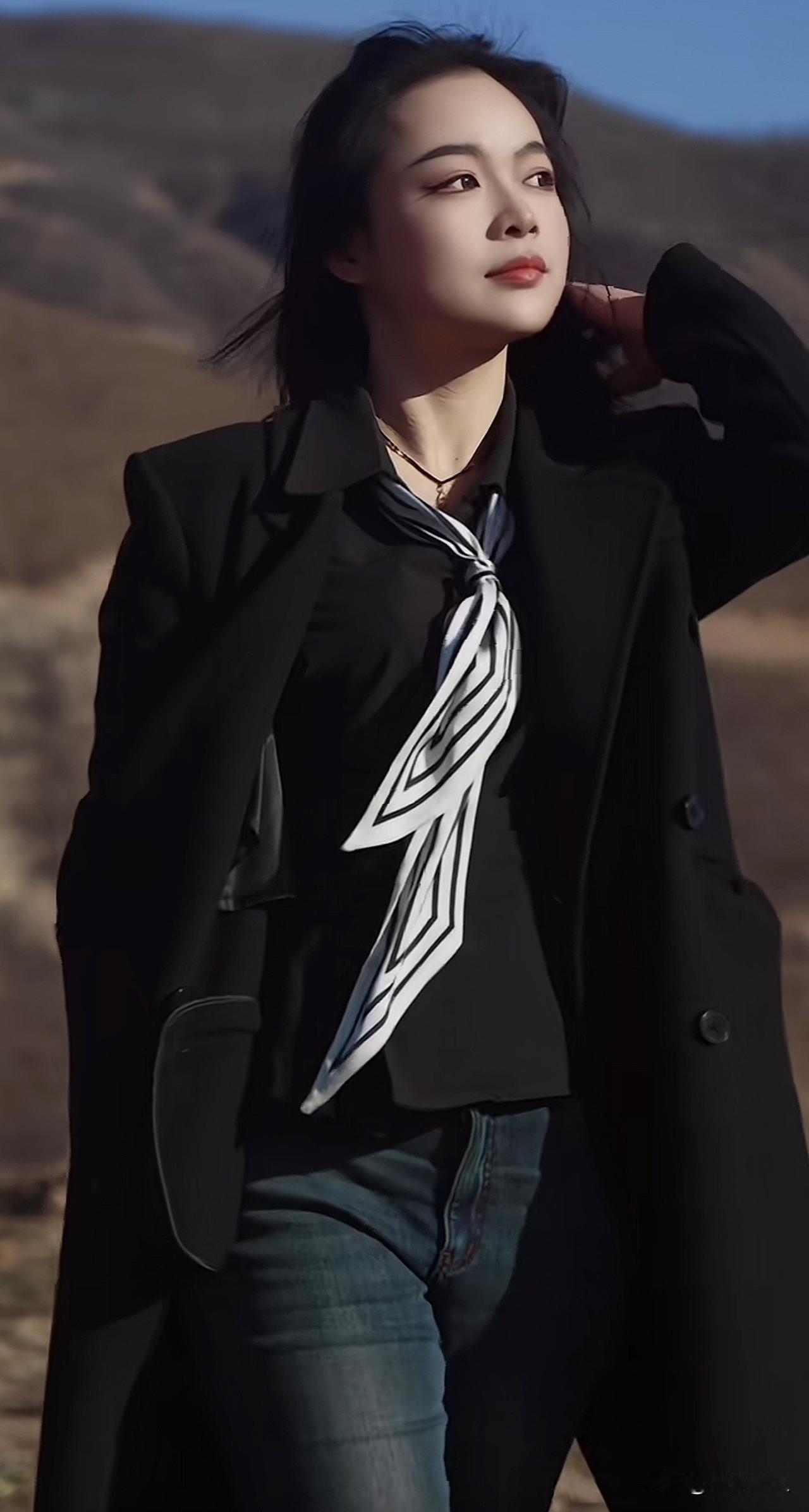 新思维：不要乱动，静看戏精人性百年变局之下，世事如戏台，人潮皆过客，总有无数