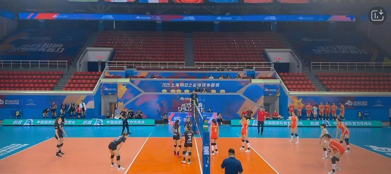 国青女排出战上海“明日之星”排球争霸赛，新主力阵容对阵巴西队：北京国手单琳倩、天