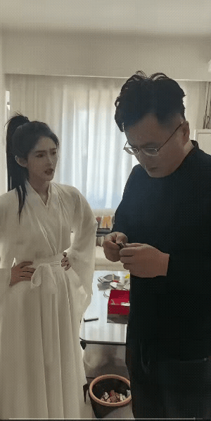 老天呐，有这样美若天仙的情人，是怎么舍得在外面过夜的啊！[捂脸哭][捂脸哭]