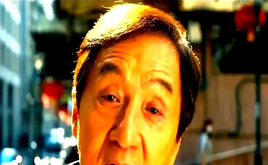 成龙一部小成本动作片《捕风追影》干到7亿票房。人家成龙用真拳脚实打实地赚回十