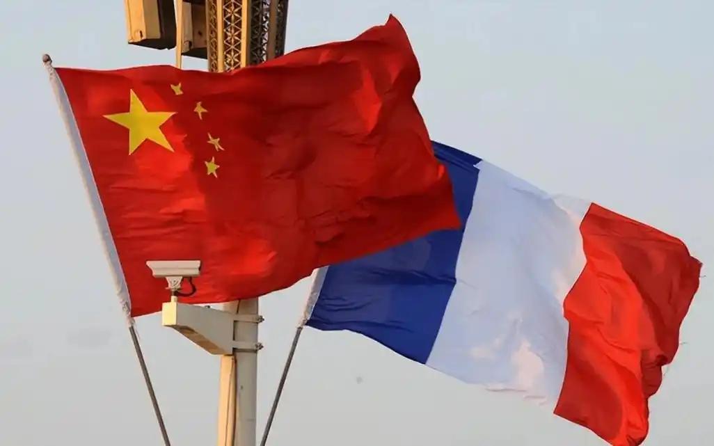 法国主动找东方大国谈 就在中美经贸第六轮会谈刚结束的当口，法国人坐不住了，直