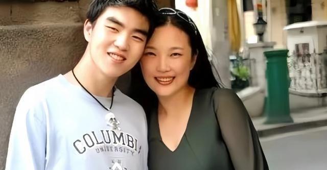 1988年，武汉女教师在医院生下一个小男孩。谁知，丈夫突然在她耳边说：“老婆，把