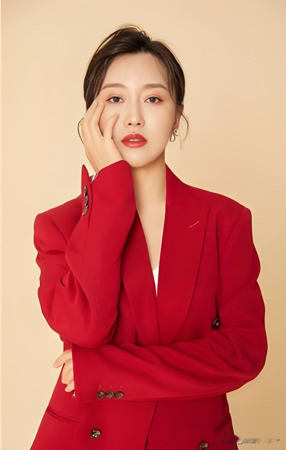 直到郑茜被开除，我才知道《不期而遇的生活》这剧里，竟然还藏着她这么个低调