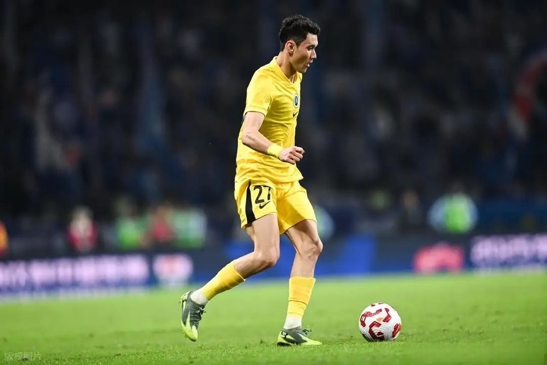 国脚拜合拉木，加盟成都蓉城！！！继国脚贺一然加盟蓉城后，今天又甩出一记“猛料”：