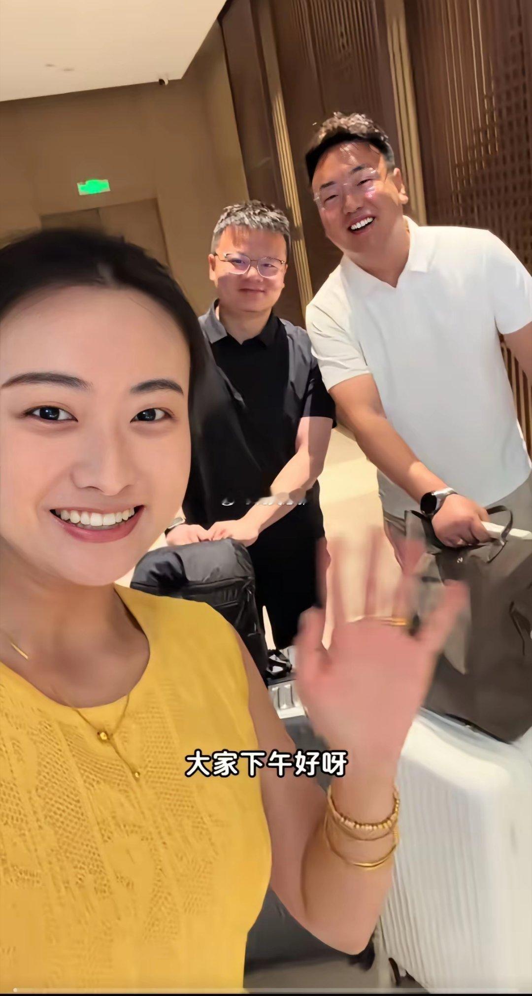 太假了前面说不想进入互联网现在是在做什么？还是做网红吸金快下一步就是开播变现了