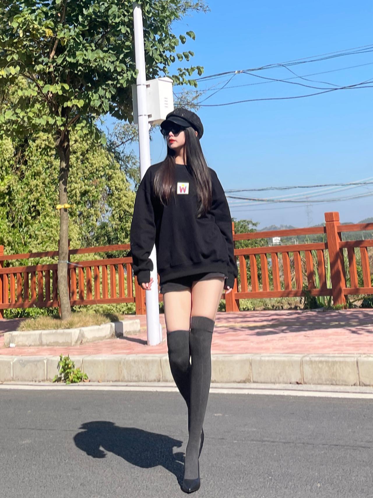 |卫衣➕过膝袜➕高跟鞋也很绝！|||🎥混搭风📞时髦简单好看！ootd早