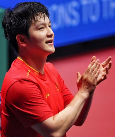 这下樊振东可以放心了！他居然获得了官方认证“地表最强”称号，中国青年报不仅把他