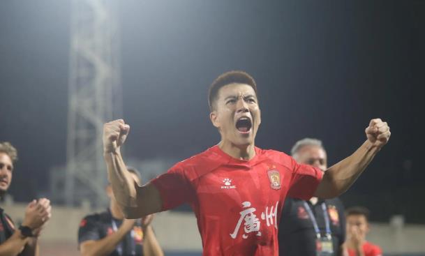 杨泽翔如果没有得到申花续约合同，俱乐部可考虑未雨绸缪让这位当打之年的强援上位，直