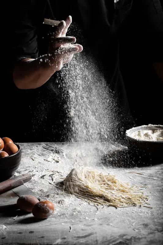 看看日本韩国，大米面粉二三十块钱，再瞧瞧中国，粮食价格几十年如一日的稳，这背后全